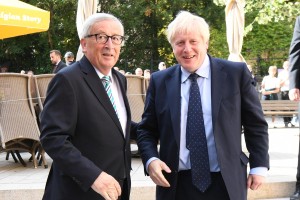 Juncker je Johnsona opozoril, da so v njegovem preglodu za brexit "problematične točke"