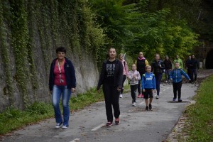 FOTO: Gremo skupaj peš – otroci in starši