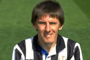 Nekdanji angleški reprezentant Peter Beardsley kaznovan zaradi rasističnih komentarjev