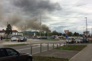 V ljubljanskih Stegnah zagorele pnevmatike, dim je bil viden daleč naokrog (FOTO)