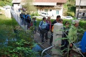 FOTO&AVDIO: Jesenski pohod po učni kraški poti in odprtje brvi
