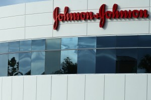 Zaradi napake v tovarni uničenih kar 15 milijonov odmerkov cepiva Johnson & Johnson