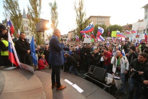 Ko Janša zasenči Kanglerja in Podobnika: zakulisje shoda »Rešimo Slovenijo«