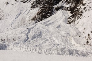 Snežni plaz na avstrijskem Koroškem snežni plaz pokopal otroka