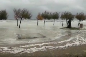 Močna neurja ponoči povzročila pravi kaos na hrvaški obali