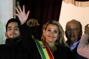 Ta senatorka se je razglasila za začasno predsednico Bolivije