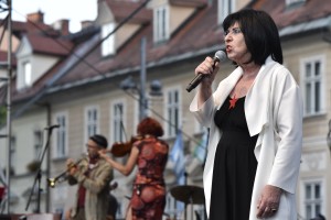 Svetlana Makarovič se odpoveduje honorarju za knjigo: Erik Valenčič mi očita, da lažem in da sem izdala simbol rdeče zvezde