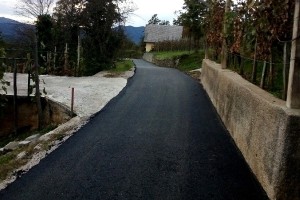 FOTO: V KS Uršna sela prenovljena pot in nova oprema za igrišče