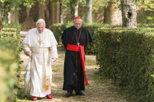 Dva papeža: Anthony Hopkins in Jonathan Pryce igrata Benedikta in Frančiška