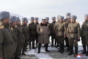 Kim Jong-un z vojsko nad covid: to je "največji pretres", ki je doletel Severno Korejo od ustanovitve