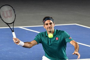 Tenis v času korone: Federer in Đoković bosta sama pobirala žogice