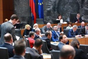 Premier Šarec poslancu Mahniču: Očitate mi klientelizem, vendar ste vi zadnji, ki to lahko počnete