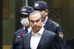 Begunec Ghosn trdi, da mu družina ni pomagala pri begu; Japonci so osramočeni in besni