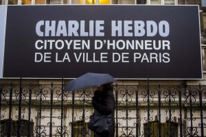 Charlie Hebdo spet tarča groženj s smrtjo