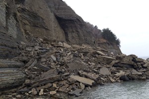 Na pohodnike leti kamenje: med strunjansko plažo in Simonovim zalivom se kruši obala