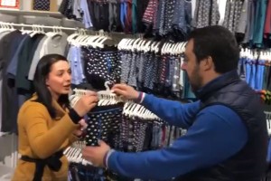 Če vas je kdaj zanimalo, kakšne spodnjice nosi Matteo Salvini, si poglejte tale posnetek (VIDEO)