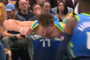 Luka kot neverjetni Hulk: Američane zabava Dončićevo besno trganje dresa (VIDEO)