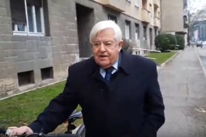 Neinformirani Milan Kučan o Šarčevem odstopu: Ne vem, za kaj gre (VIDEO)