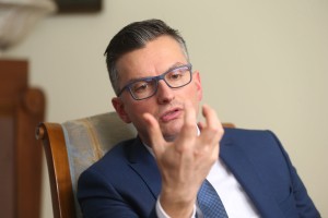 Šarec in Mesec bojkotirata proslavo: Osamosvojitelji so skrenili s poti, z zadnjo platjo so podrli, kar so z rokami ustvarili