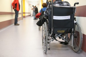 Zdravniki svarijo: zaradi epidemije so čakalne dobe še daljše