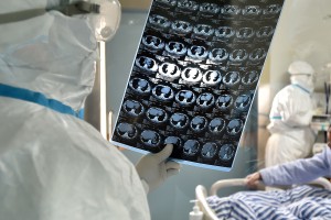 Koronavirus: že skoraj 500 smrtnih žrtev, samo včeraj v Wuhanu umrlo 49 ljudi