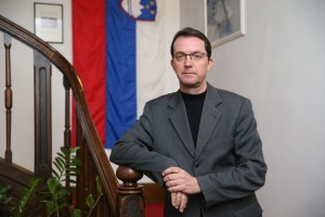 Dr. Zvone Žigon: enačenje slovenskega izseljenstva s potico, klobaso in polko ni preživeto