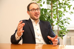 Vrtovec: Ukrepov ne bomo sprostili, dokler ne omejimo širitve koronavirusa