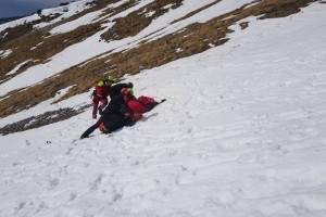 Planinka drsela po strmem pobočju, ustavila sta jo šele prisebna planinca (FOTO)