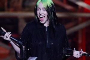 Billie Eilish z naslovno pesmijo novega Bonda dosegla rekord