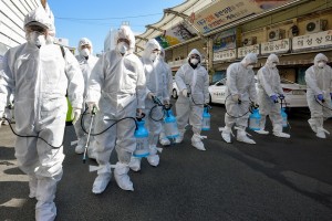 Hitro širjenje koronavirusa v Južni Koreji - okuženih že 833 ljudi