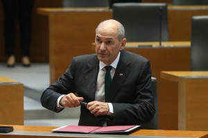 Izvolitev Janše v koaliciji pospremili z odobravanjem, v opoziciji z napovedjo ostre, a konstruktivne drže