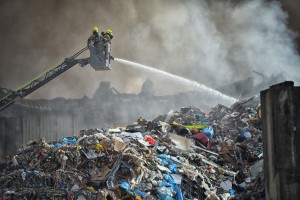 Mariborski odpadki ponovno goreli, požar pogašen, skrita žarišča ostajajo