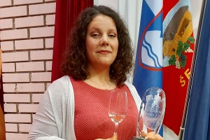 Pridelovalka Županovega vina 2020 je vinogradnica Vesna Simeonov