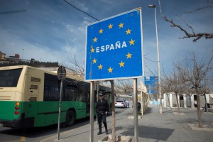 Države se v boju proti koronavirusu vse bolj zapirajo, kritično tudi v Španiji