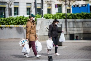 Takšno je stanje glede pandemije covida-19 po Evropi: državi počasi stopajo proti novi normalnosti