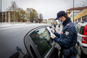 Tako so policisti lovili kršitelje prepovedi gibanja in zbiranja (TABELA)