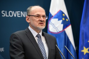 Kacin napoveduje: S ponedeljkom naj bi se sprostilo marsikaj