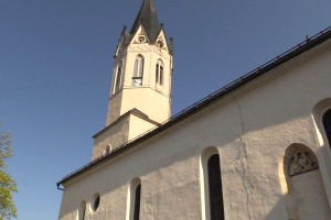 Cerkve in džamija danes znova odpirajo svoja vrata