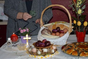 Škofje na veliki ponedeljek odsvetujejo obiske sorodnikov