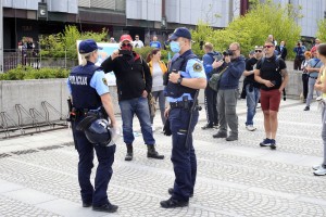 Policija je 26 protestnikov zatožila zdravstveni inšpekciji