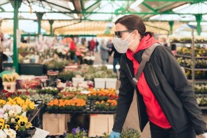 Inšpektorji že lovijo ljudi brez mask: počivali ne bodo niti ta konec tedna