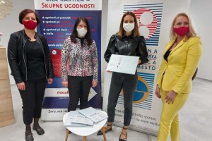 FOTO: Območna obrtno-podjetniška zbornica Novo mesto bo izročila zaščitne maske