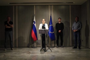 Opozicija hoče svojo preiskovalno komisijo o zaščitni opremi, koalicija jim odgovarja: Prepočasni ste bili!