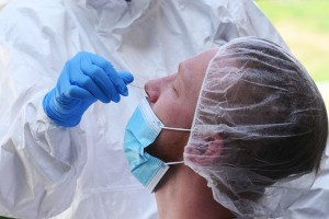 KORONAVIRUS: Včeraj ob manjšem številu testov potrjenih 21 novih okužb