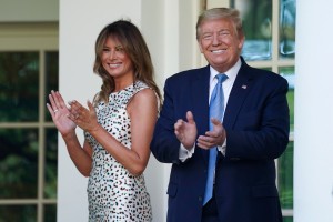 Kaj si privošči Melania: Američane spodbuja k nošnji zaščitnih mask, a sama se tega ne drži