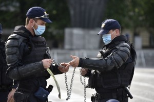 Policija prijela protestnika, ki naj bi se med identifikacijo uprl policistom