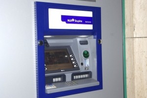V Škocjanu neznanci ukradli bankomat