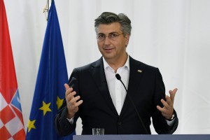 Plenković migrantov noče ustavljati z vojsko na meji