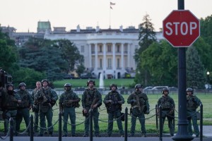 Trumpa so zaradi protestov v Washingtonu preselili v podzemni bunker