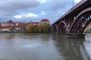 Srhljivo odkritje potapljačev, ki so čistili Dravo: so iz reke potegnili truplo neznanca, ki je maja skočil v Dravo?